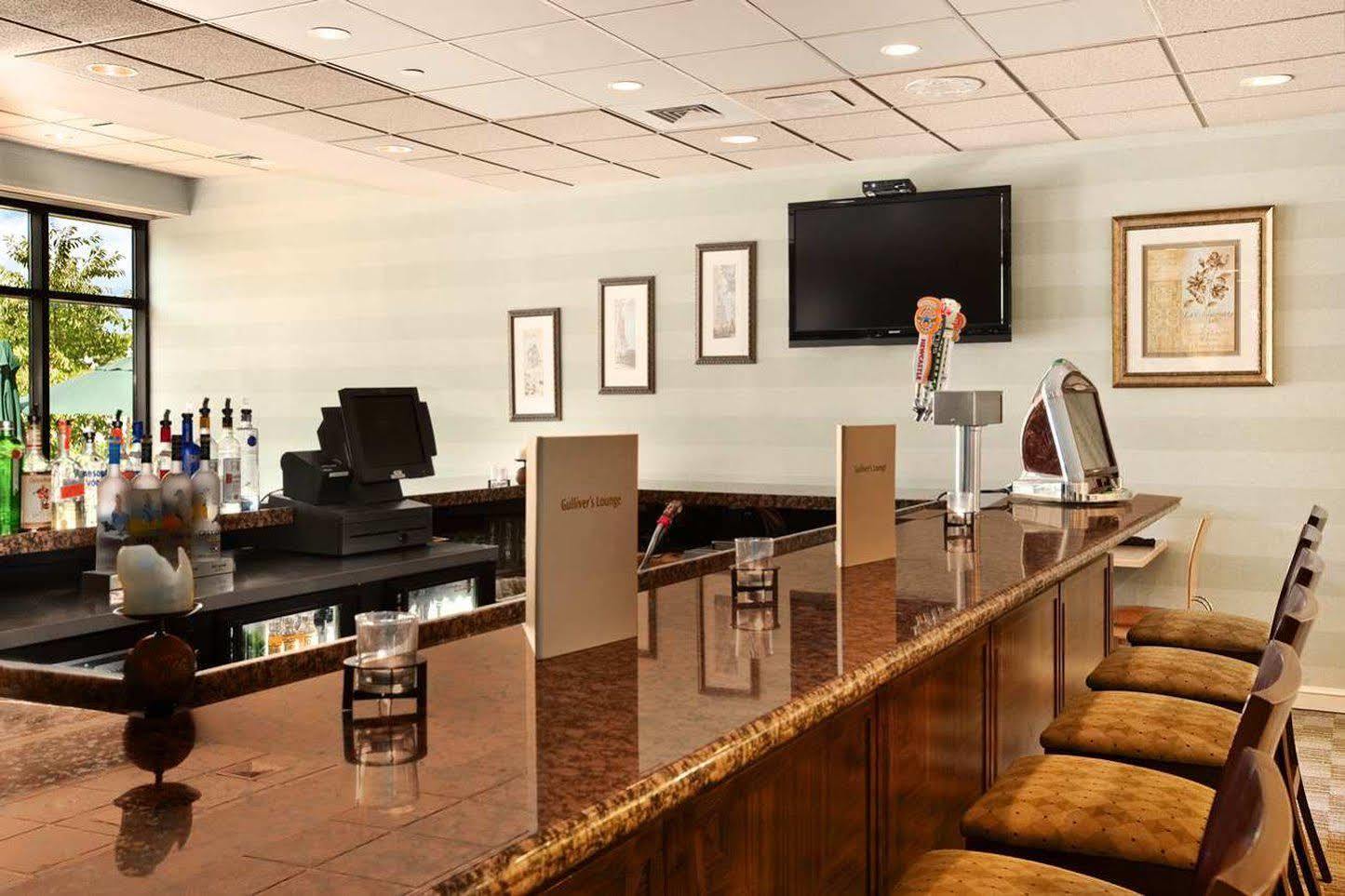 Hotel Baymont By Wyndham St Charles à Saint Charles Extérieur photo
