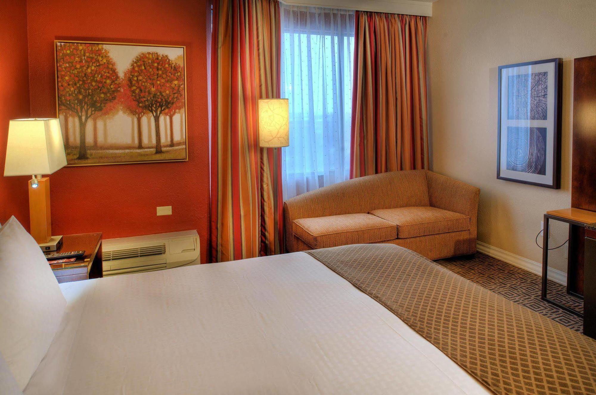 Hotel Baymont By Wyndham St Charles à Saint Charles Extérieur photo