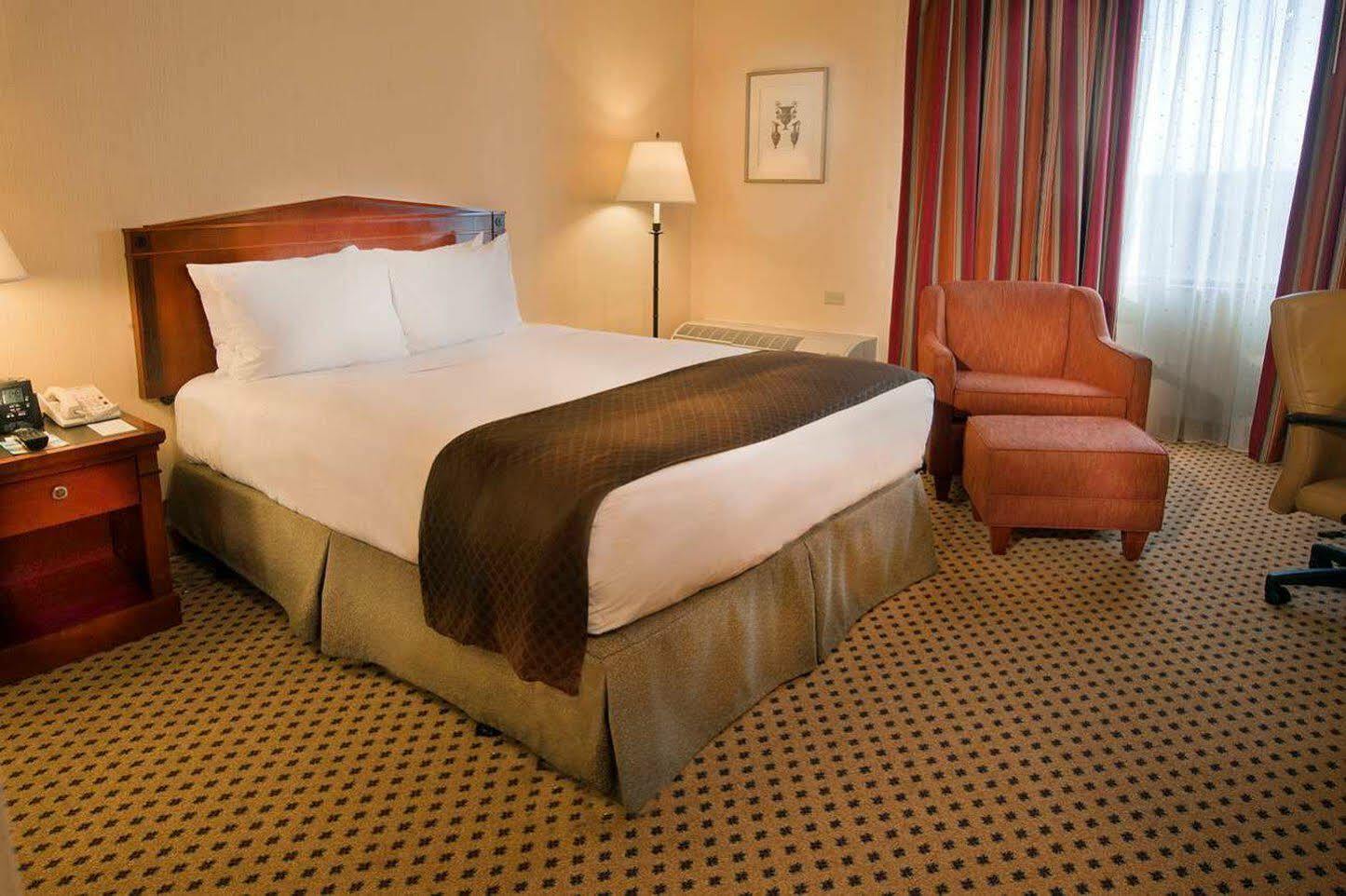 Hotel Baymont By Wyndham St Charles à Saint Charles Extérieur photo