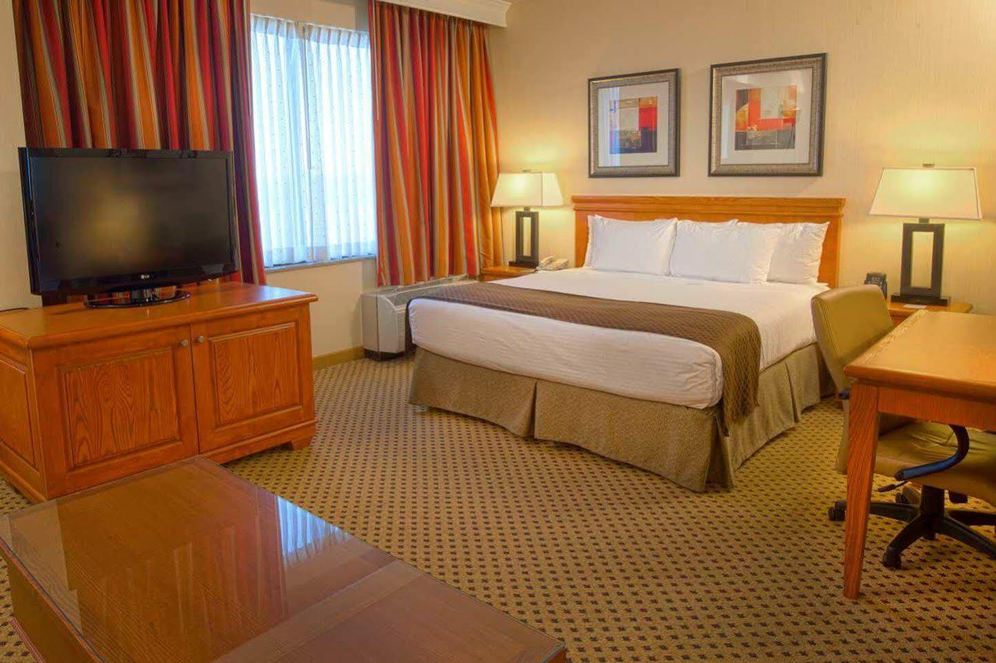 Hotel Baymont By Wyndham St Charles à Saint Charles Extérieur photo